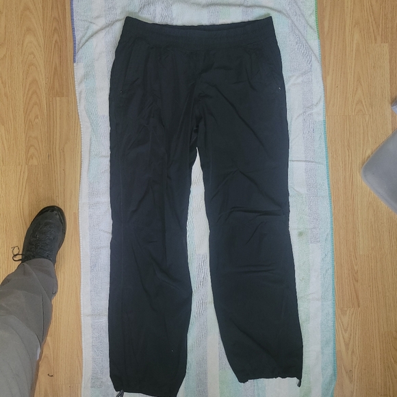 Lululemon loose fit athlet pants - Picture 2 of 3